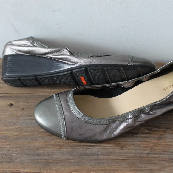Cole Haan Women's Ballet Flats with Nike sole - Picture 2 of 6